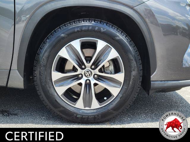 Used 2022 Toyota Highlander XLE FWD image 12