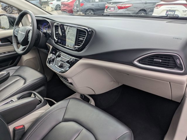 Used 2024 Chrysler Pacifica Touring-L FWD image 23