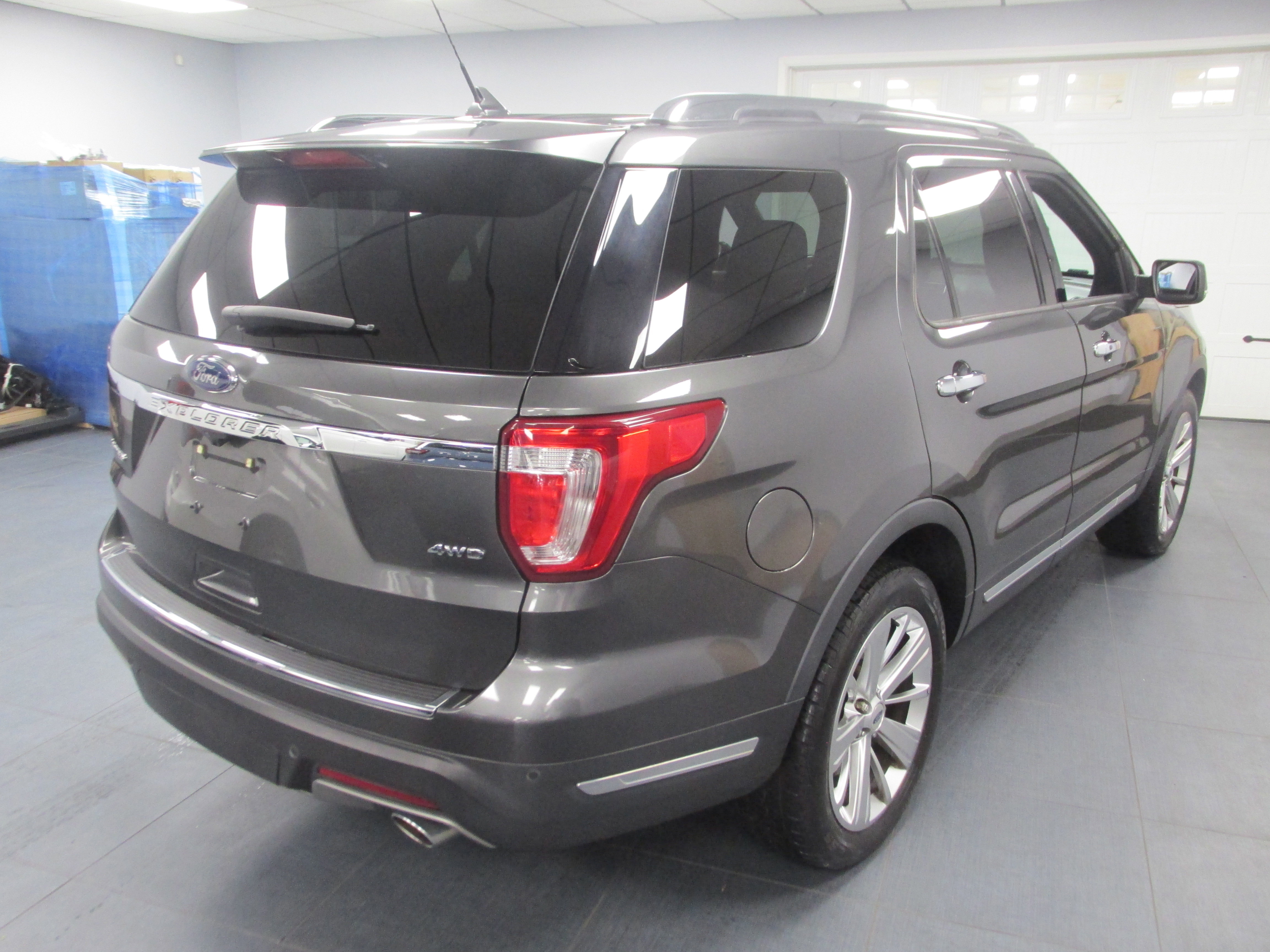 Certified 2019 Ford Explorer Limited w/ Class III Trailer Tow Package image 3