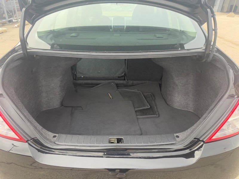 Used 2019 Nissan Versa SV image 8