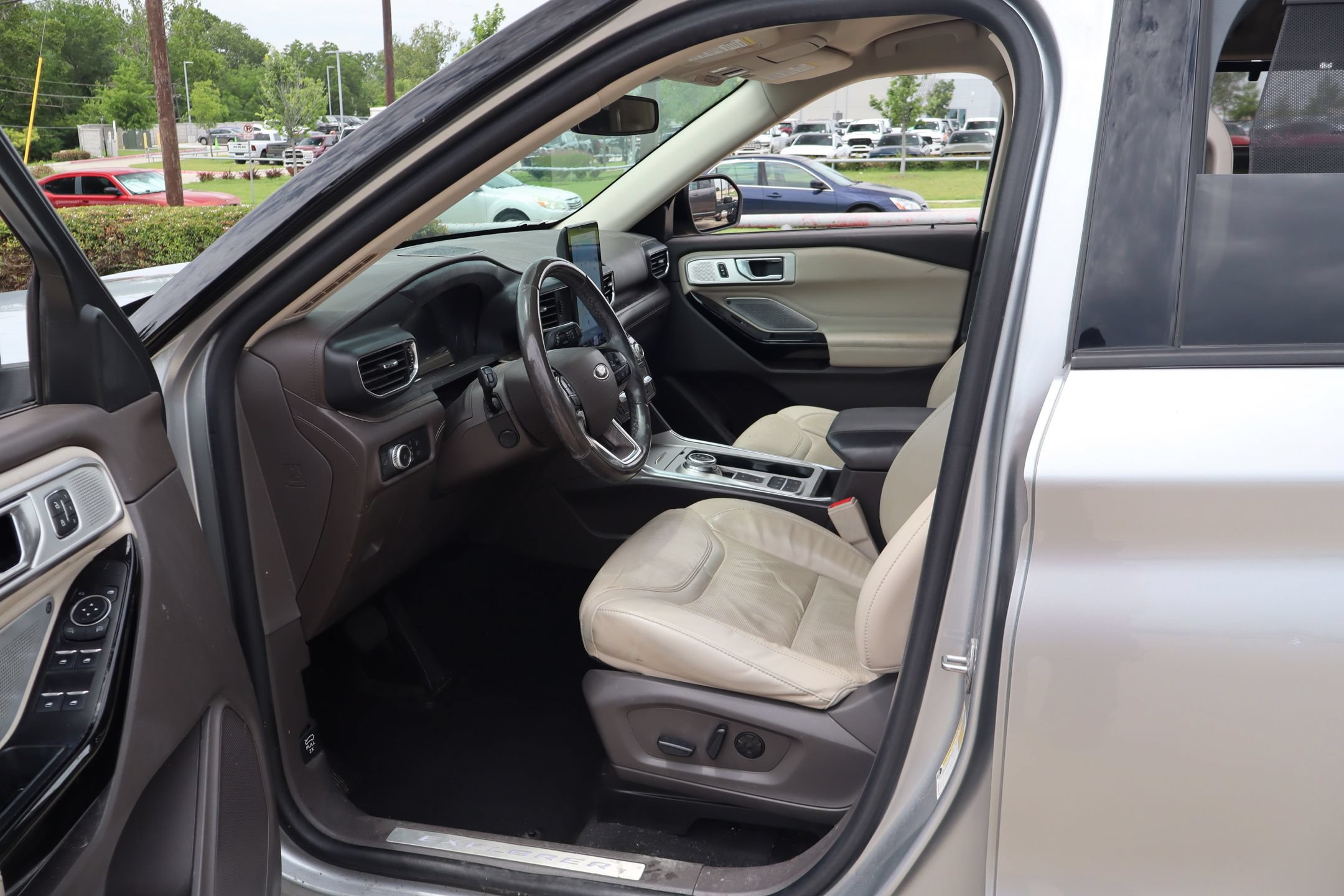 Certified 2022 Ford Explorer Platinum w/ Equipment Group 601A RWD image 24
