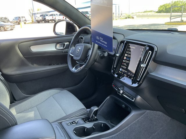 Used 2024 Volvo XC40 B5 Core AWD/4WD image 19