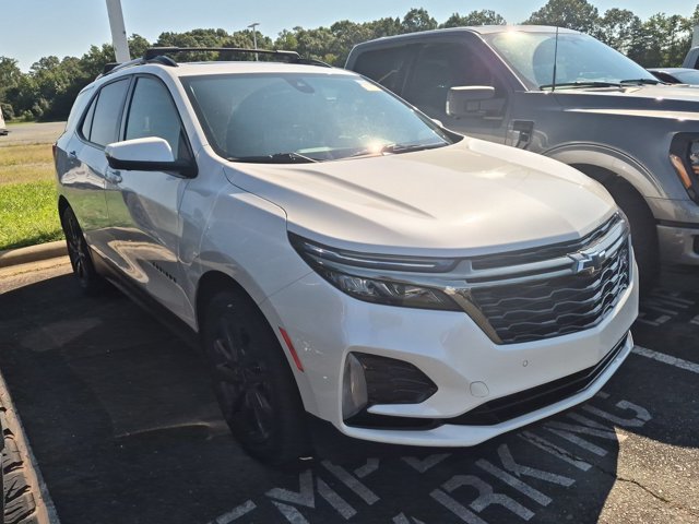 Used 2023 Chevrolet Equinox RS w/ RS Leather Package FWD image 2