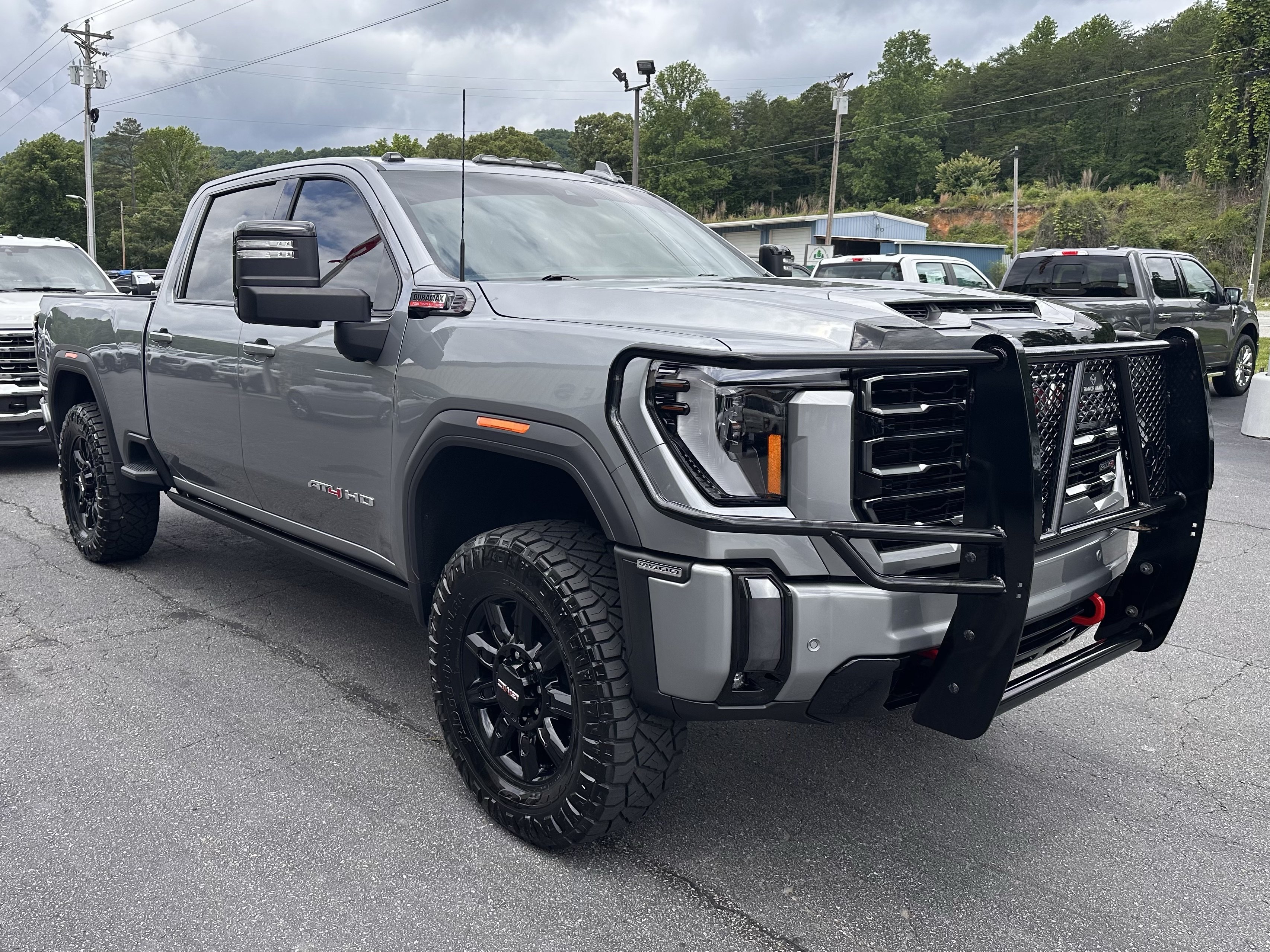 Used 2024 GMC Sierra 2500 AT4 w/ AT4 Premium Plus Package AWD/4WD image 4