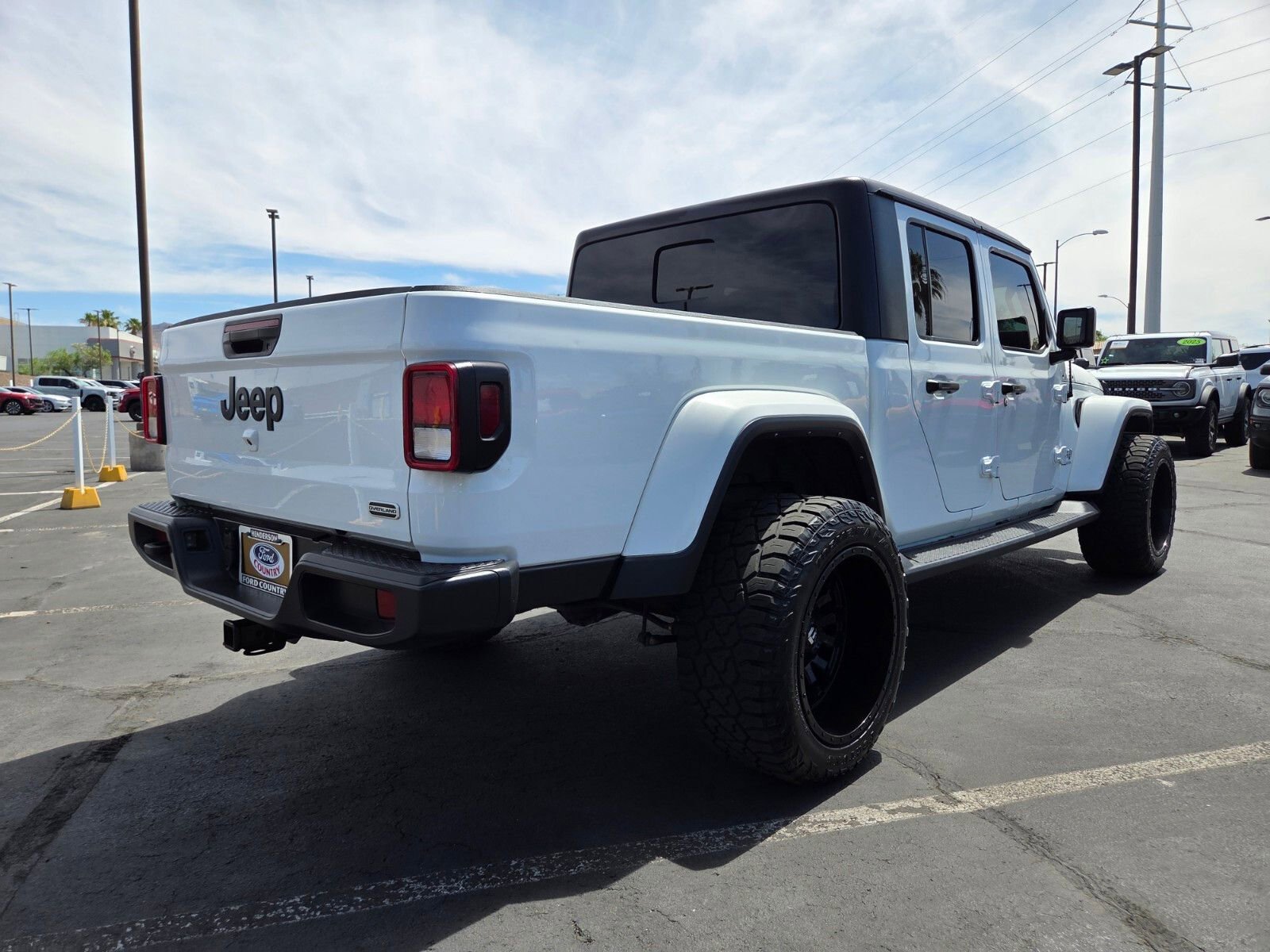 Used 2022 Jeep Gladiator Overland w/ Trailer Tow Package AWD/4WD image 6