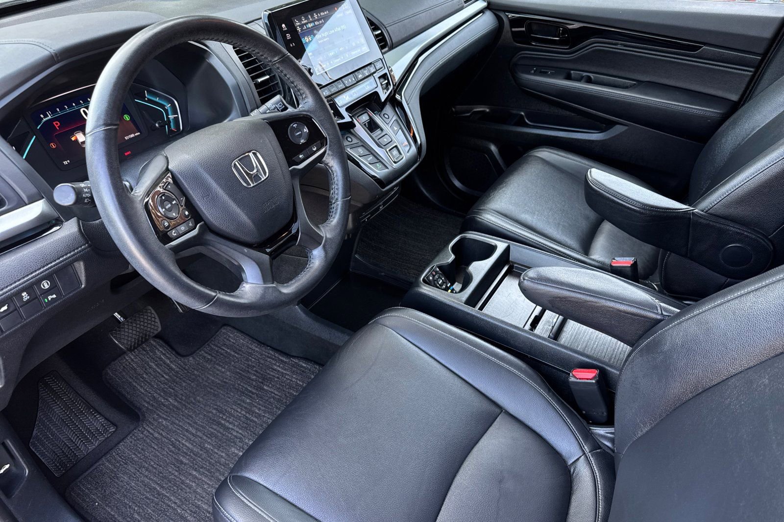Used 2024 Honda Odyssey Touring image 3