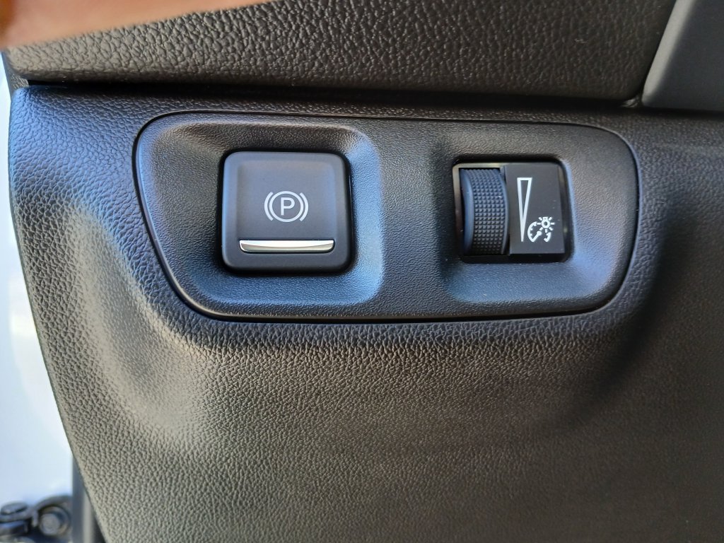 Used 2023 GMC Acadia SLE w/ Driver Convenience Package FWD image 12