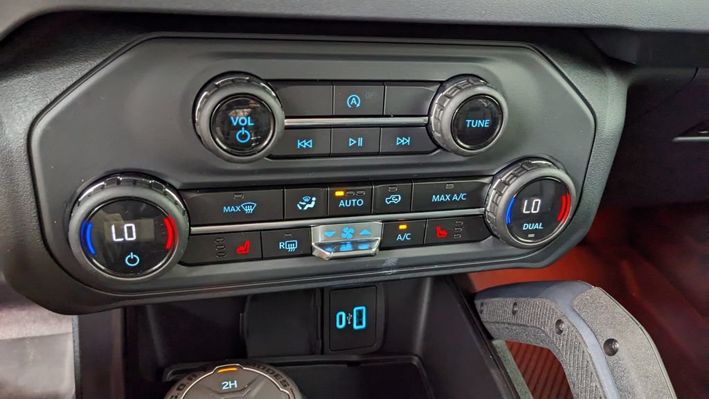 Certified 2025 Ford Bronco Big Bend w/ Sasquatch Package AWD/4WD image 26