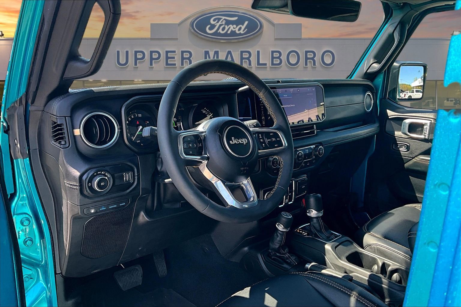 Used 2024 Jeep Wrangler Sahara w/ Technology Group AWD/4WD image 14