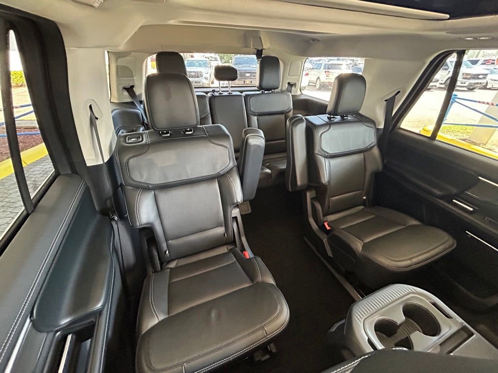 Certified 2025 Ford Expedition Platinum w/ Driver's Package AWD/4WD image 34
