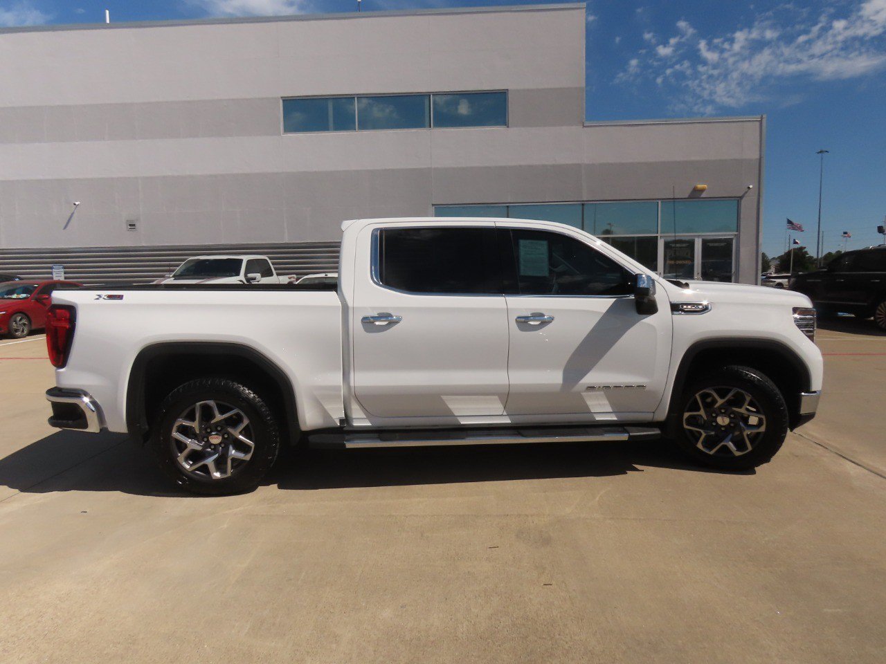 Used 2025 GMC Sierra 1500 SLT w/ SLT Premium Package AWD/4WD image 9