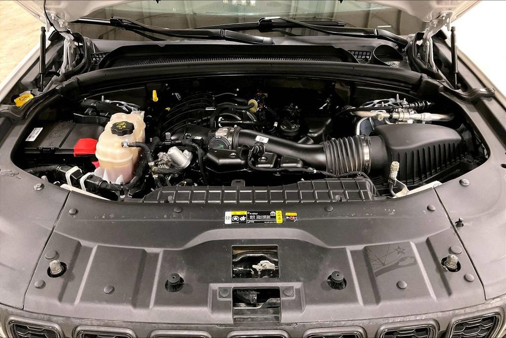 Used 2023 Jeep Grand Cherokee Altitude image 12