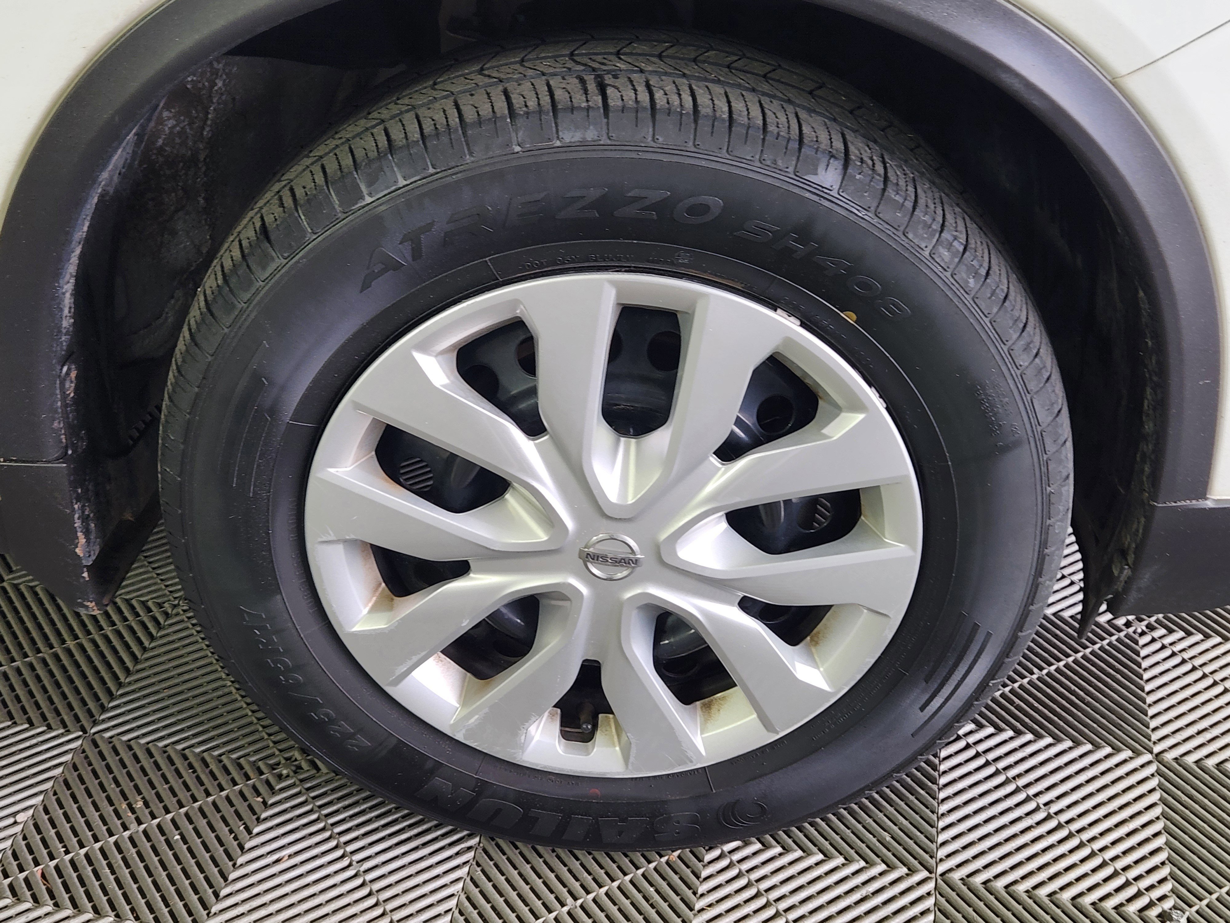 Used 2018 Nissan Rogue S image 9