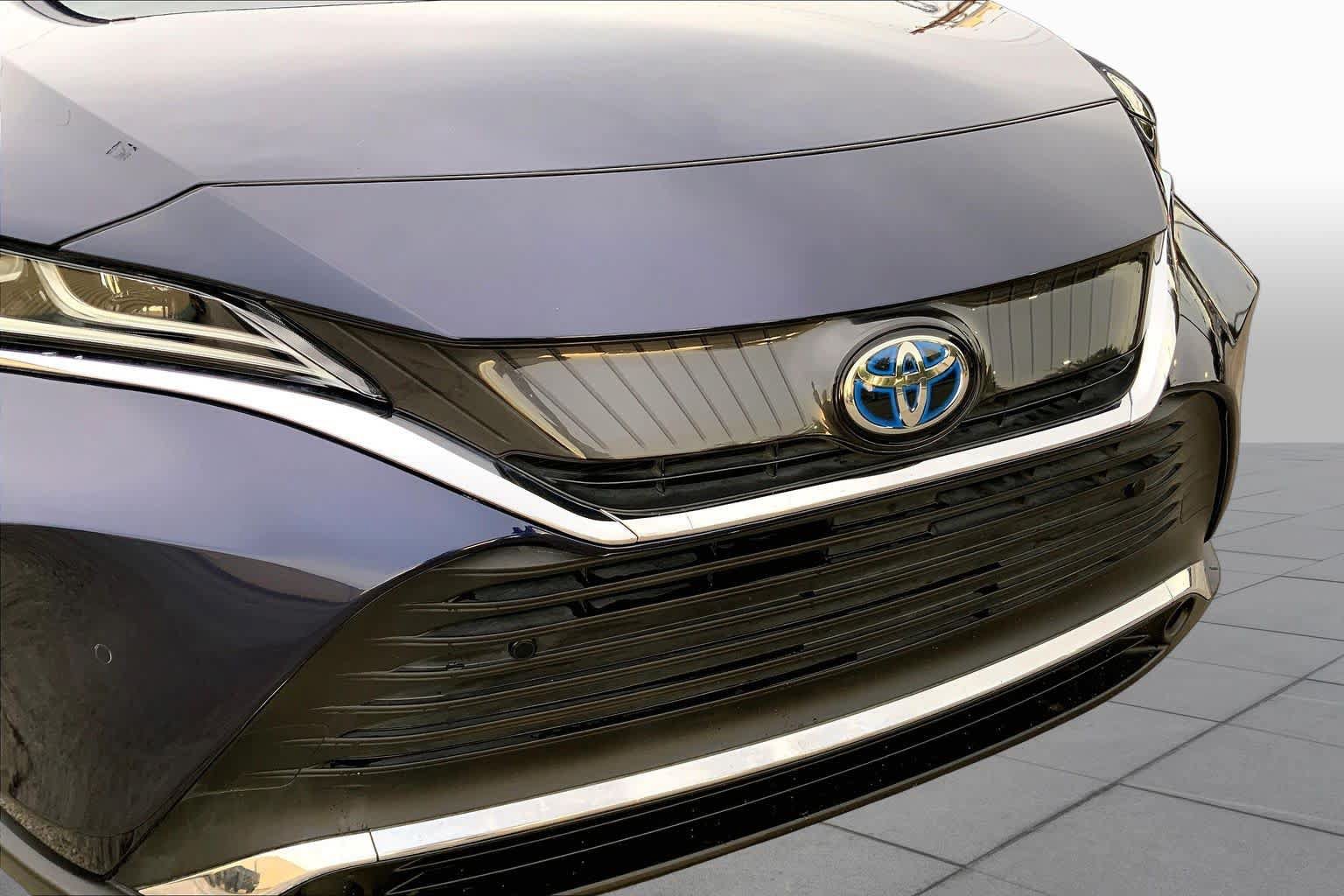 Used 2022 Toyota Venza XLE AWD/4WD image 28