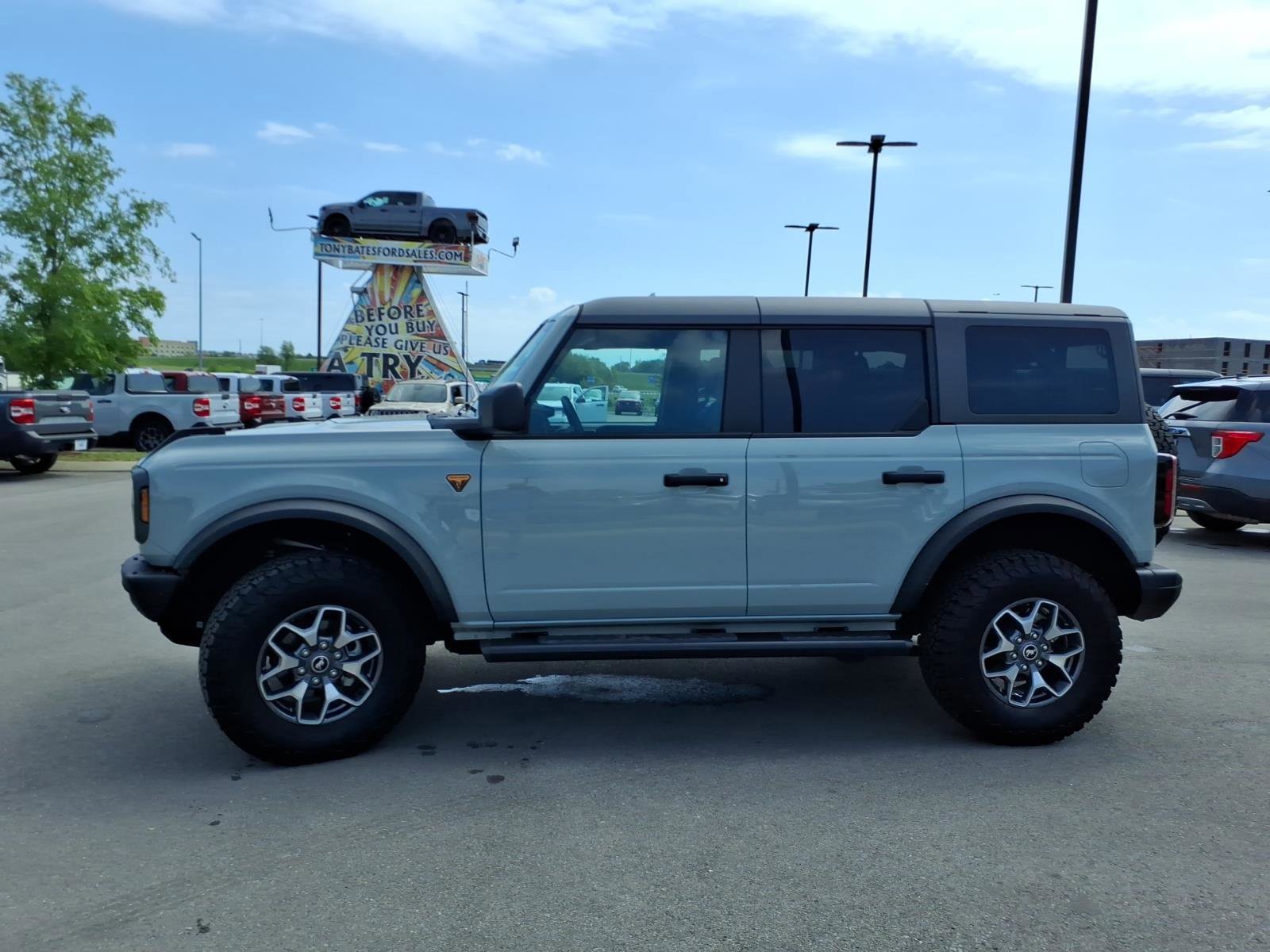 Certified 2024 Ford Bronco Badlands image 2