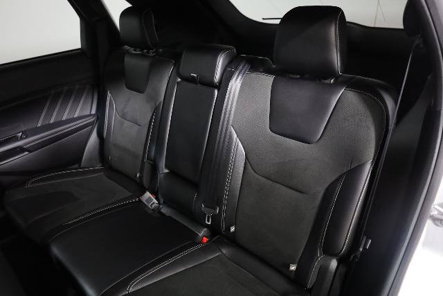 Certified 2019 Ford Edge ST w/ Cold Weather Package AWD/4WD image 12