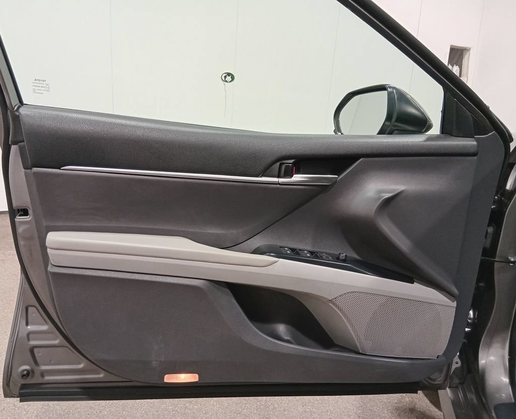 Used 2019 Toyota Camry LE FWD image 17