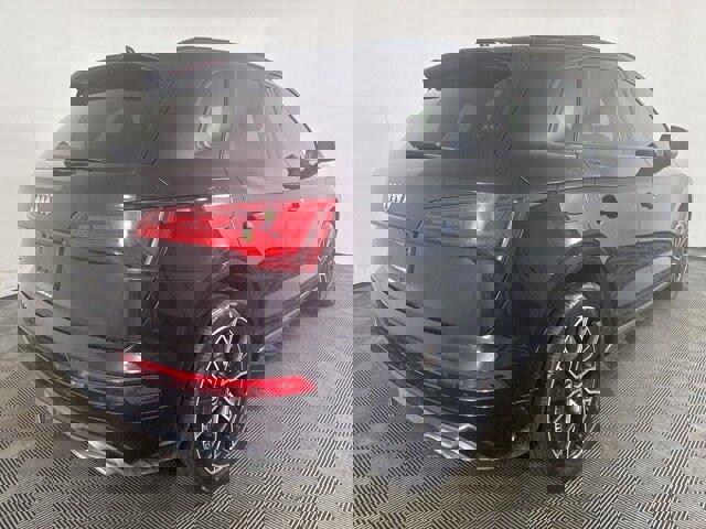 Used 2021 Audi SQ5 Prestige w/ Prestige Package image 4