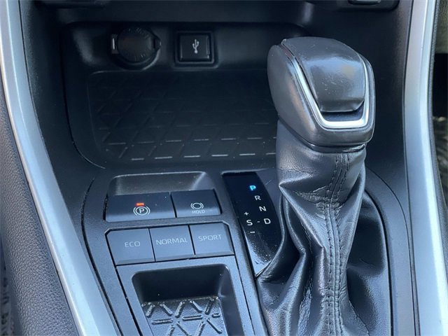 Used 2022 Toyota RAV4 XLE Premium image 15