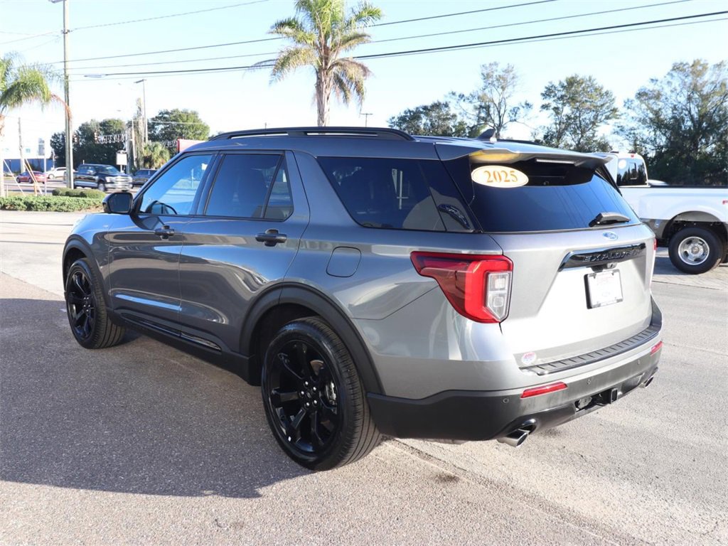 Certified 2023 Ford Explorer ST-Line w/ Class IV Trailer Tow Package image 3