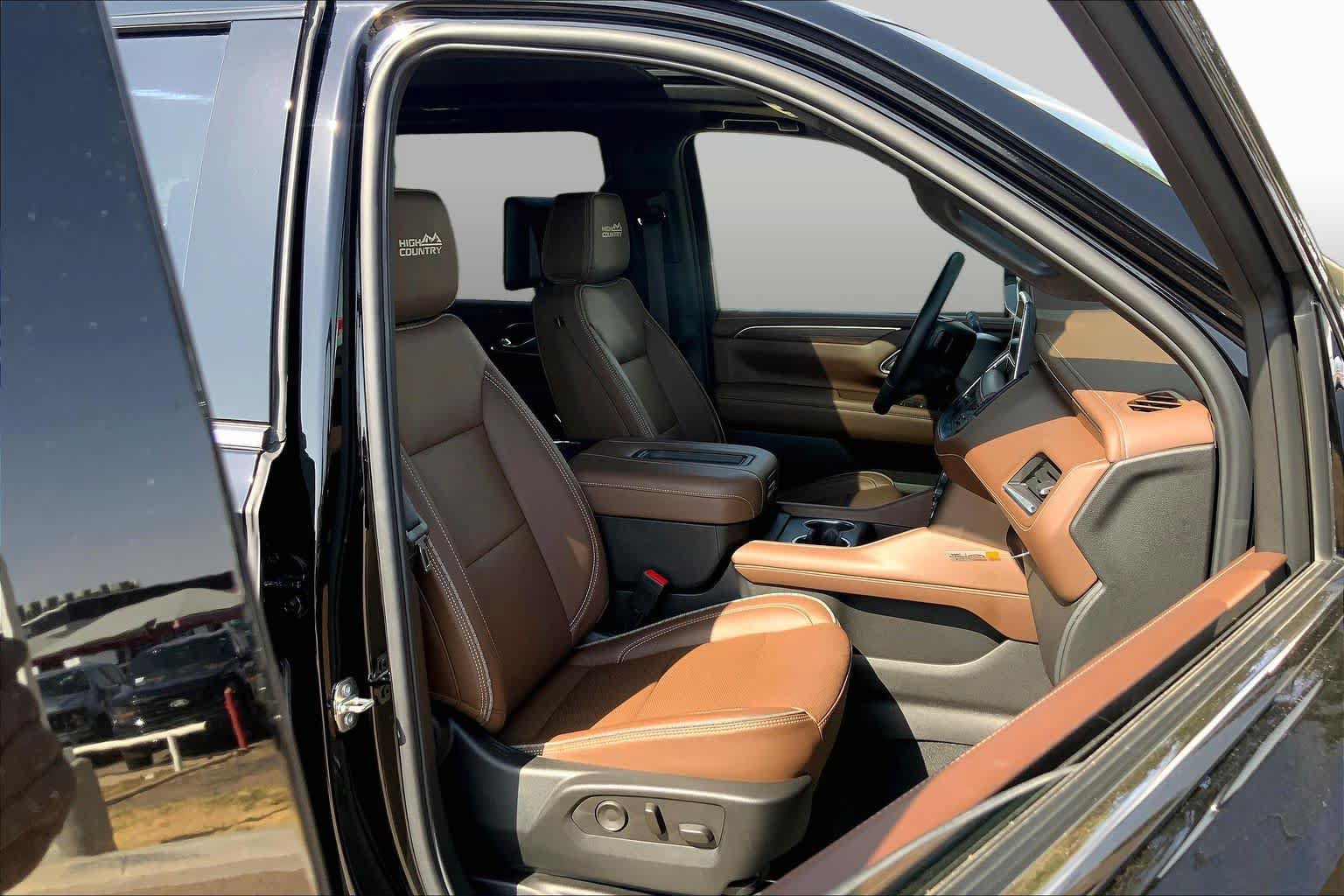 Used 2023 Chevrolet Tahoe High Country w/ Premium Package 2 AWD/4WD image 9