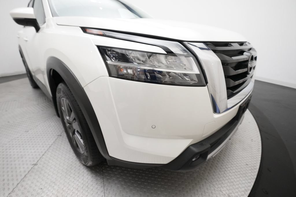 Used 2022 Nissan Pathfinder SV AWD/4WD image 23