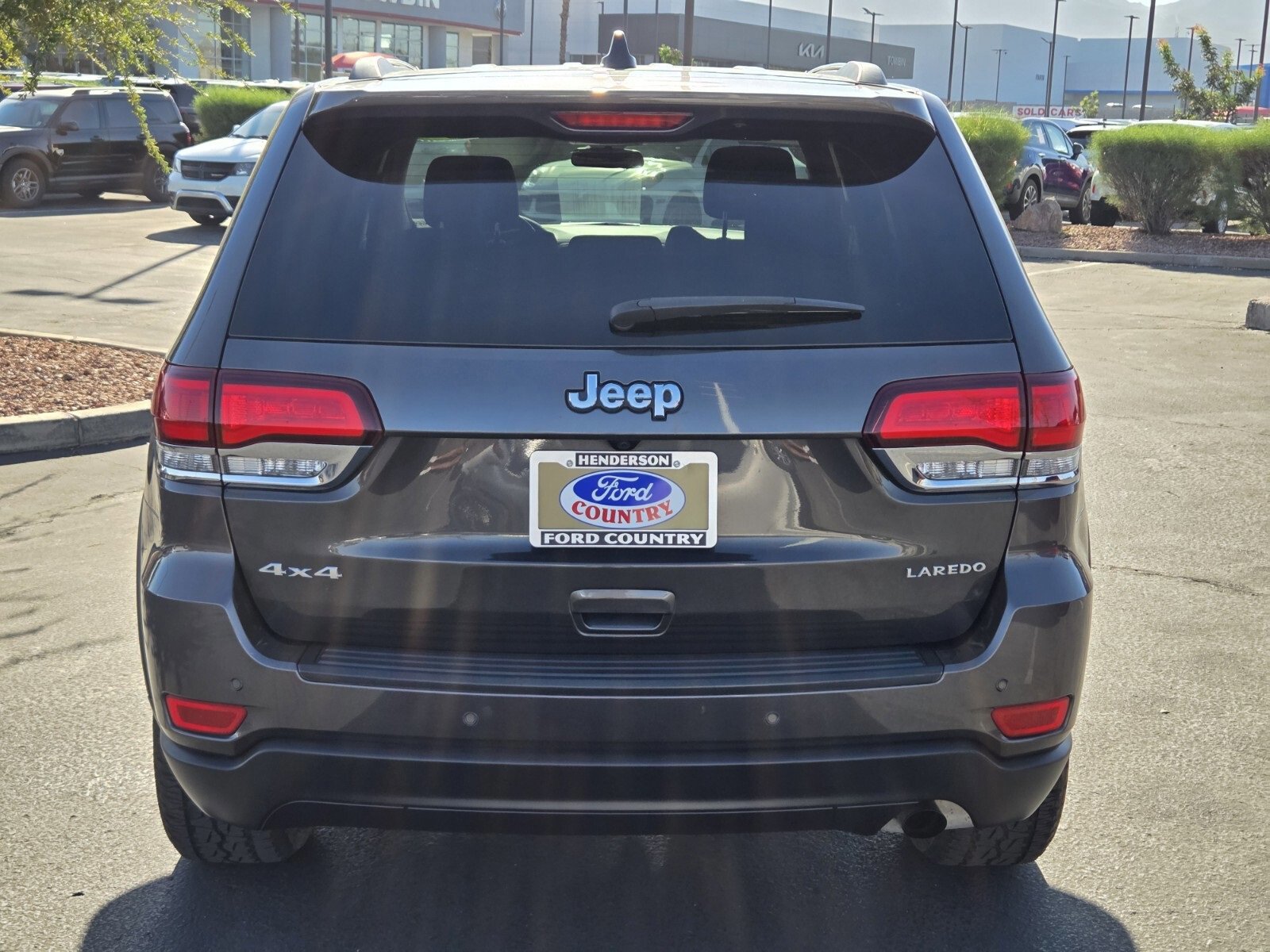 Used 2021 Jeep Grand Cherokee Laredo image 4
