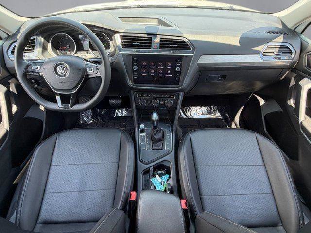 Used 2020 Volkswagen Tiguan SE FWD image 3