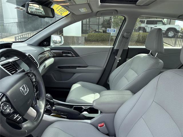 Used 2017 Honda Accord EX-L image 9