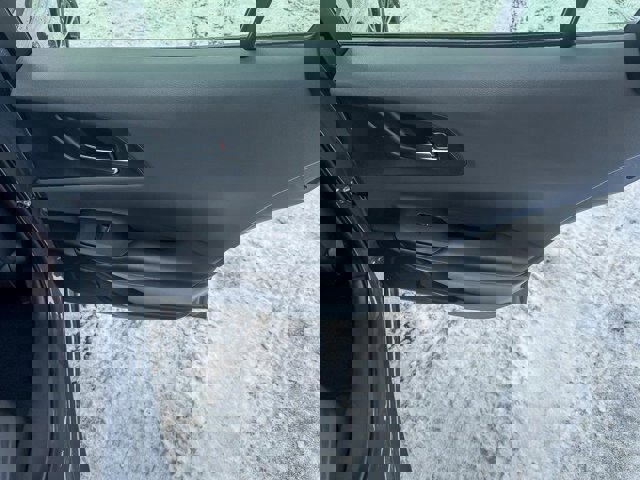 Used 2025 Toyota Prius XLE image 26