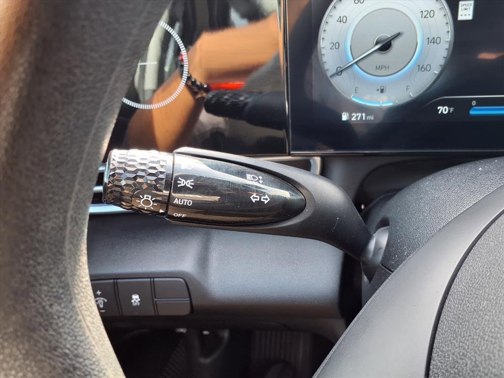 Used 2024 Hyundai Elantra SEL image 18