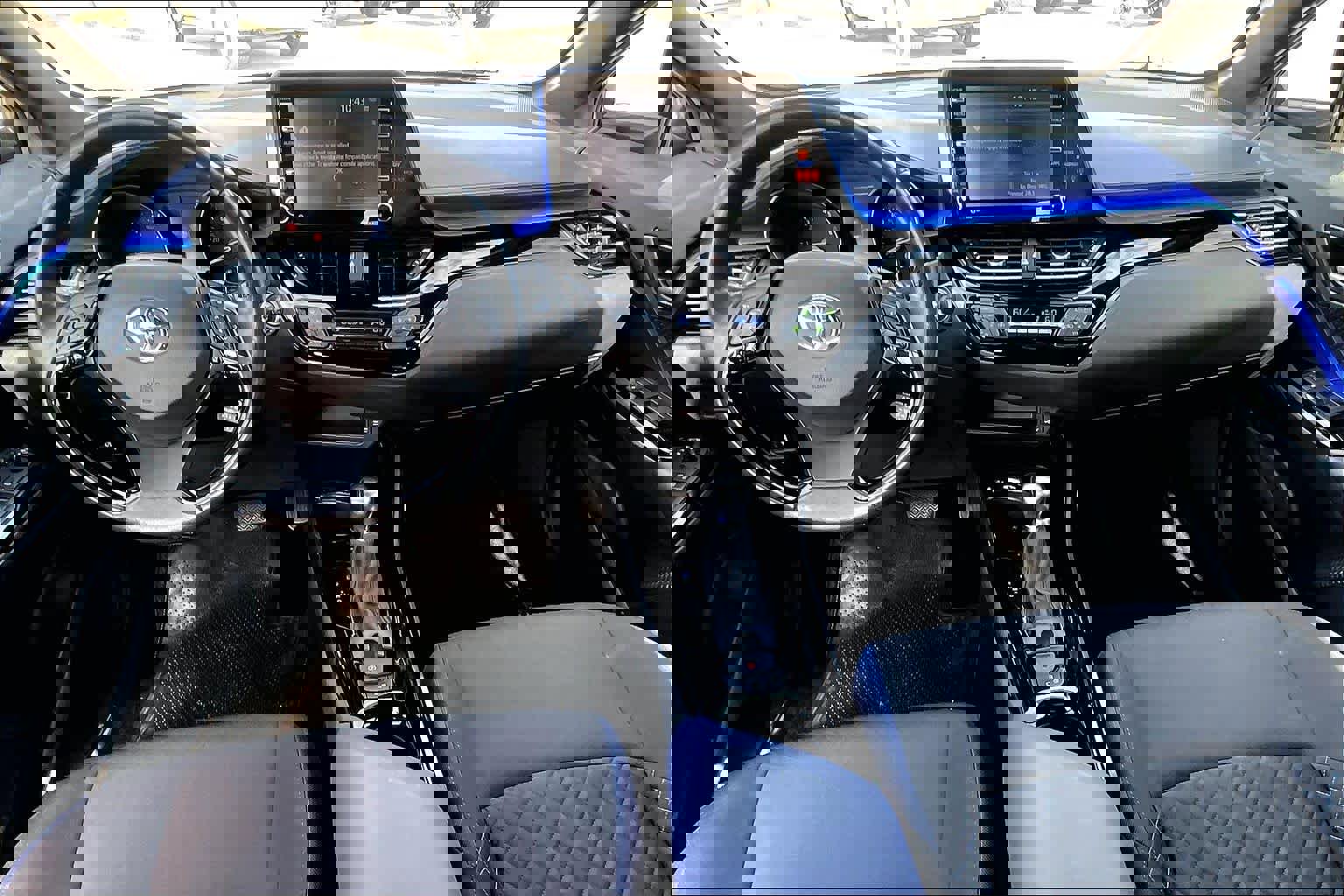 Used 2022 Toyota C-HR XLE image 15