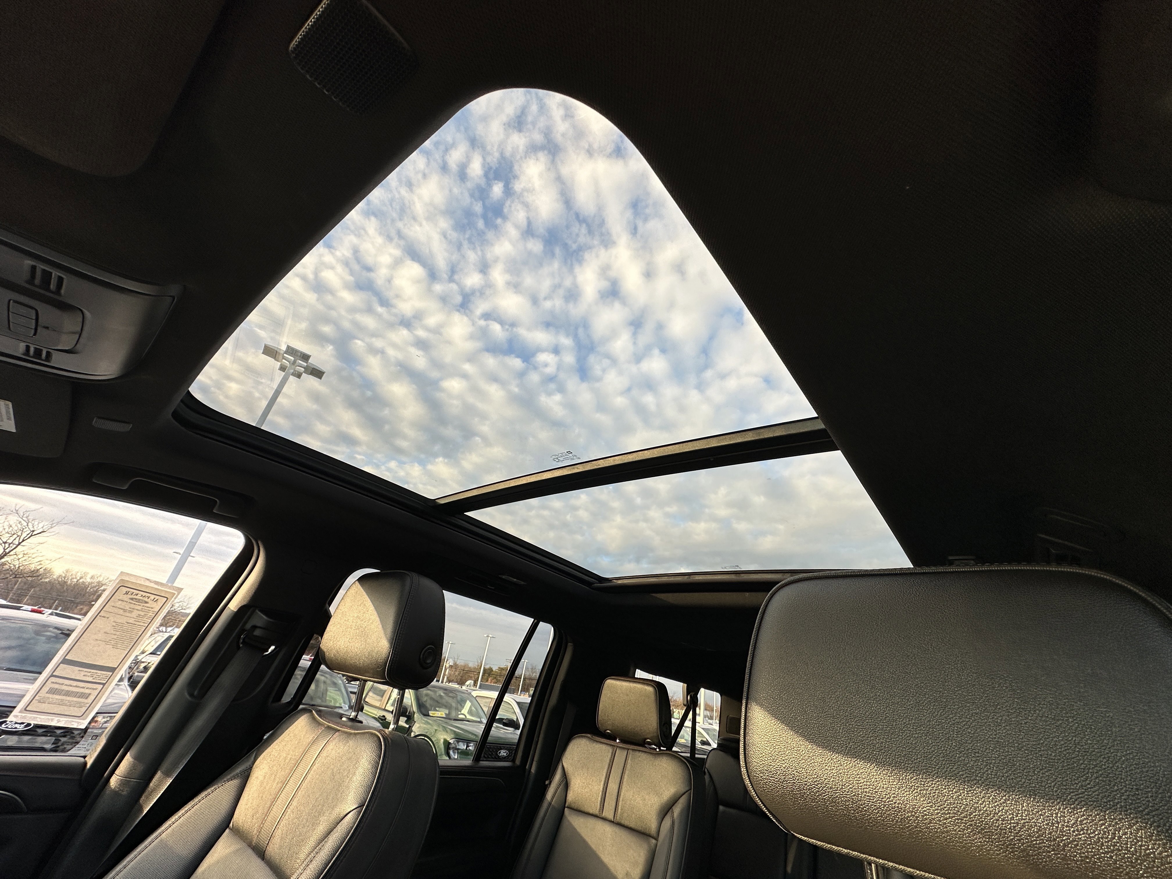 Used 2022 Chevrolet Suburban RST w/ Luxury Package image 30