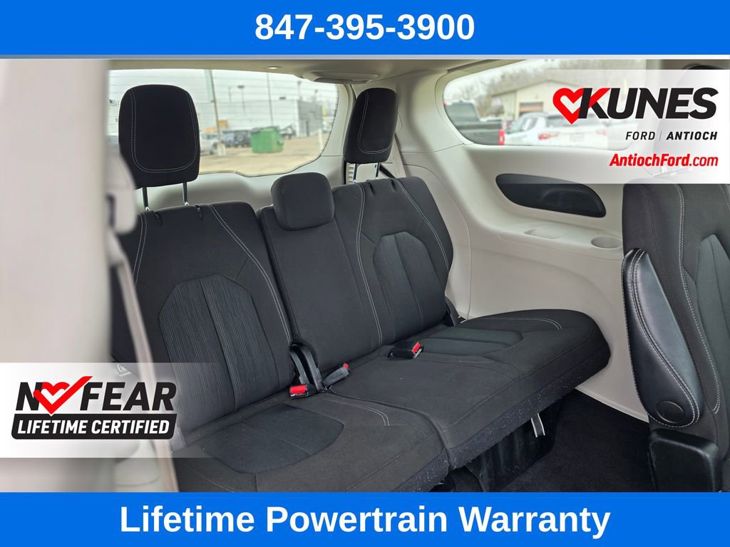 Used 2022 Chrysler Voyager LX FWD image 33