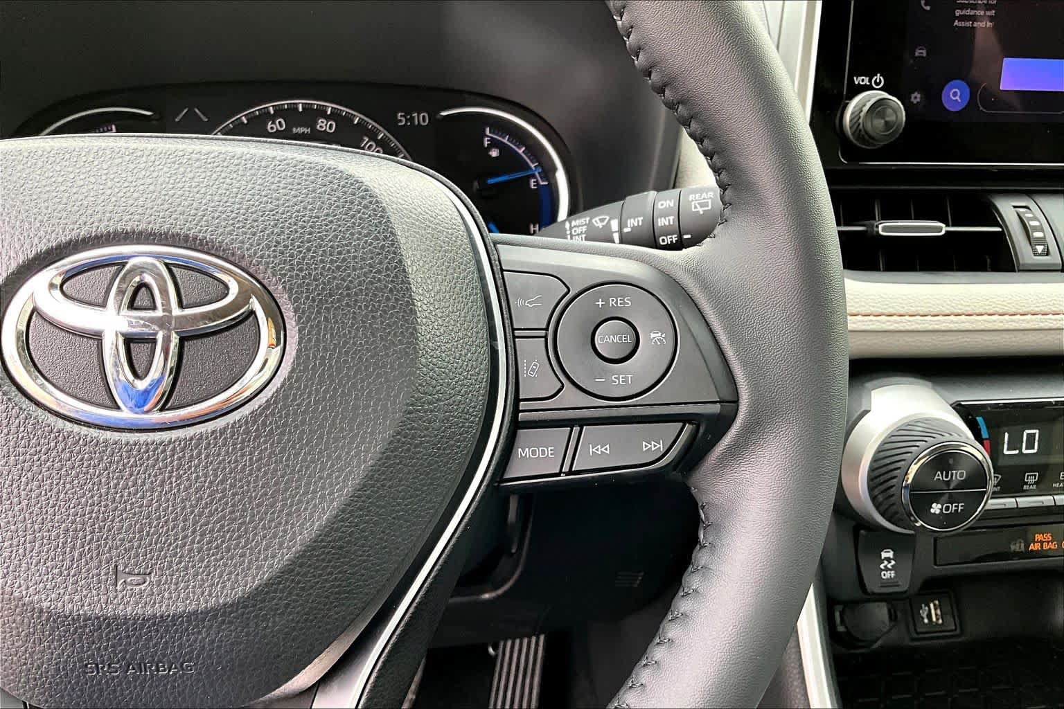 Used 2025 Toyota RAV4 XLE Premium AWD/4WD image 25