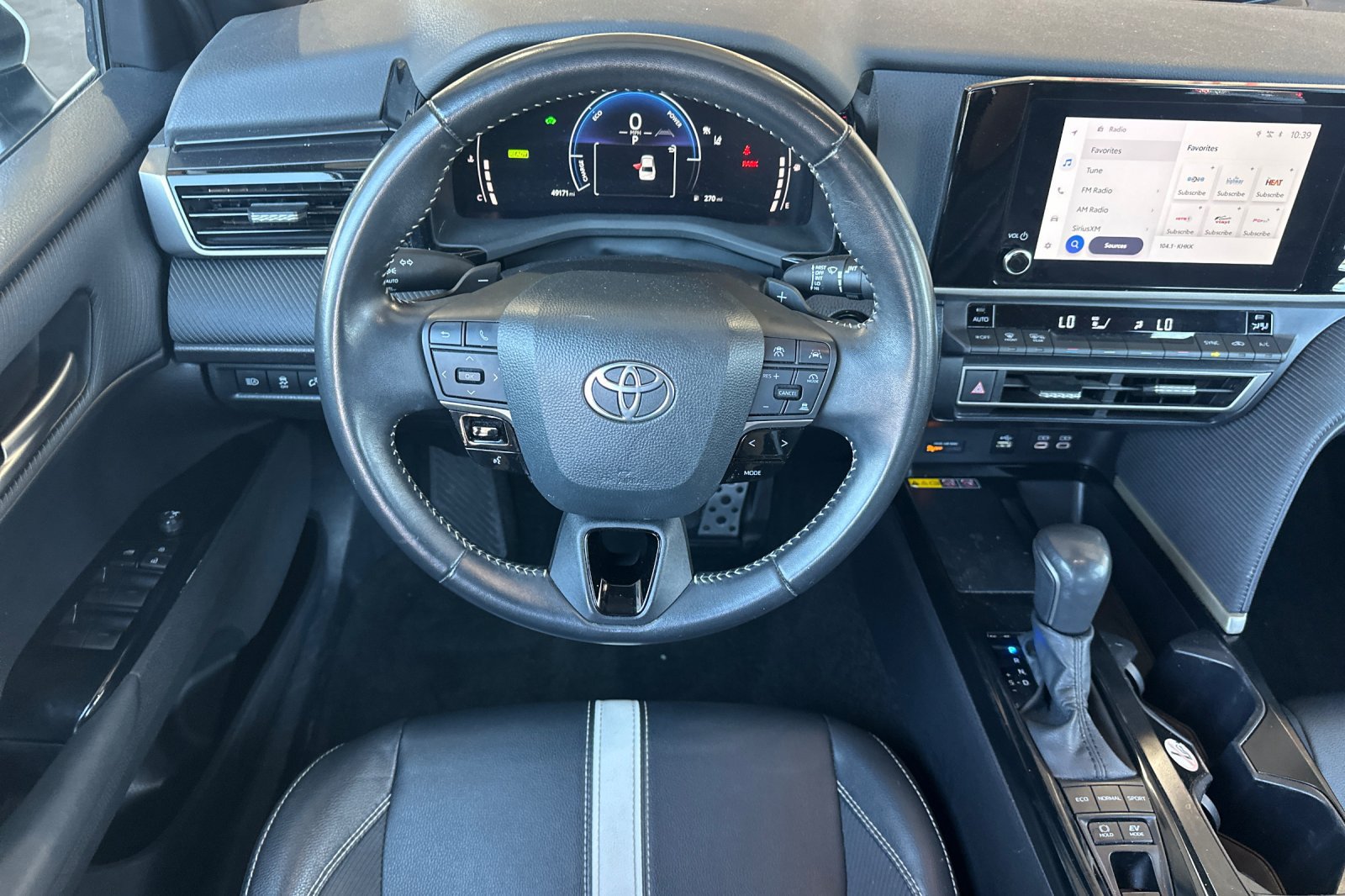 Used 2025 Toyota Camry SE FWD image 13