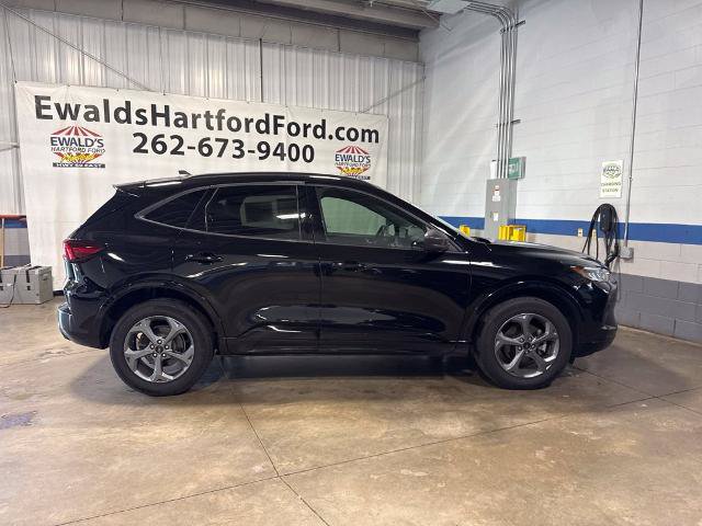 Certified 2023 Ford Escape ST-Line AWD/4WD image 3