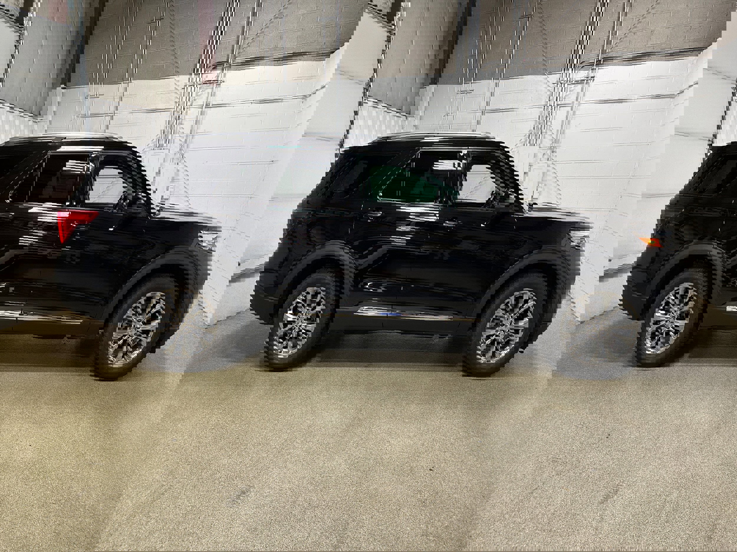 Certified 2023 Ford Explorer Limited w/ Equipment Group 301A image 2