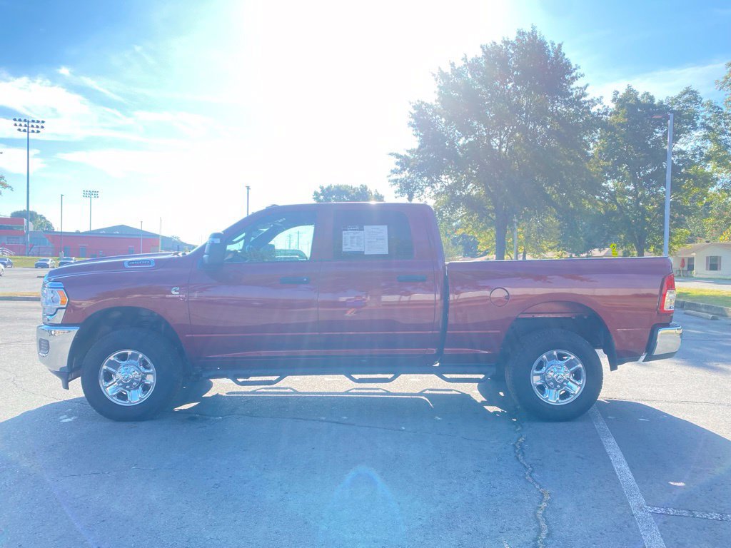 Used 2024 RAM 3500 Tradesman w/ Chrome Appearance Group AWD/4WD image 4