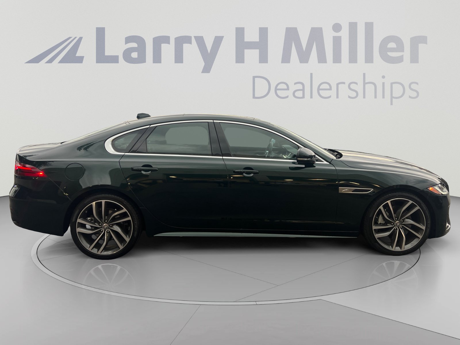 Used 2024 Jaguar XF R-Dynamic SE AWD/4WD image 6