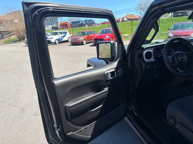 Used 2024 Jeep Wrangler Willys AWD/4WD image 31