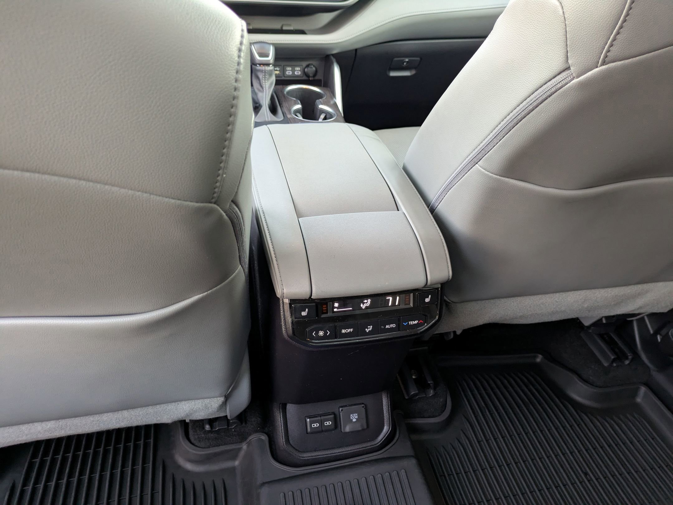 Used 2023 Toyota Highlander Platinum image 31