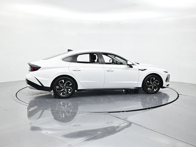 Used 2024 Hyundai Sonata SEL FWD image 2