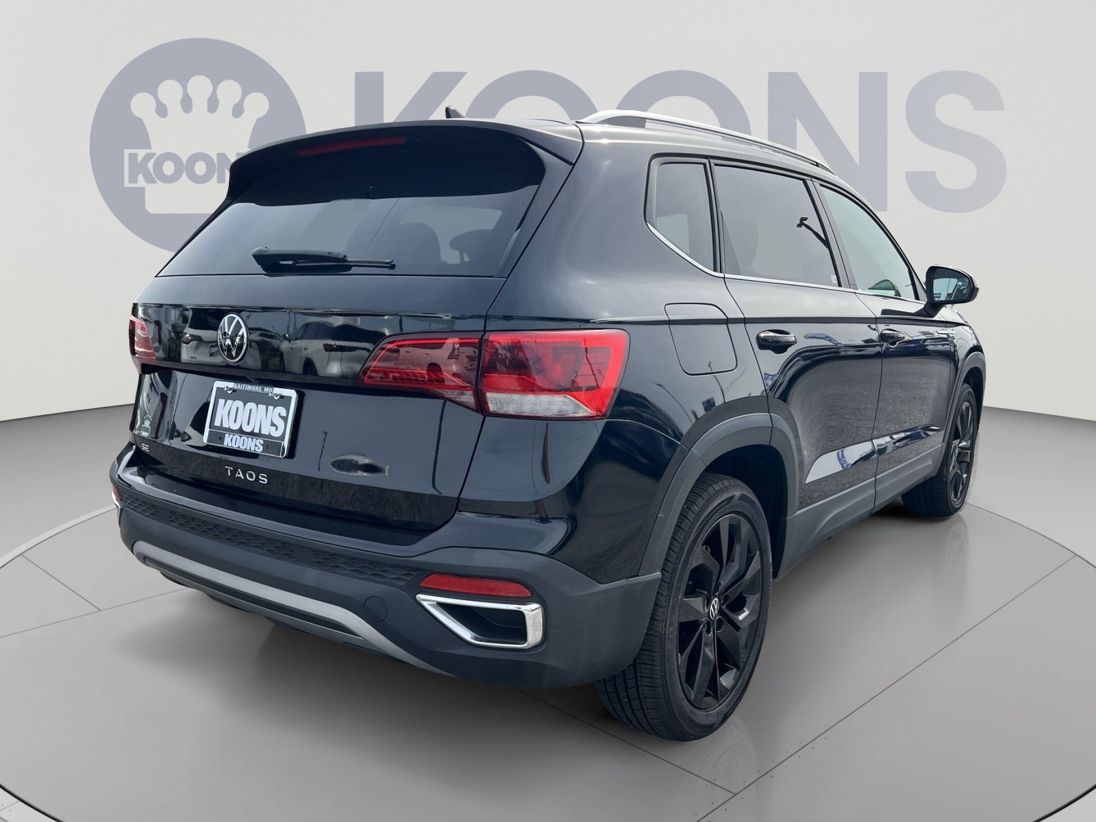 Used 2024 Volkswagen Taos SE w/ Panoramic Sunroof Package FWD image 7