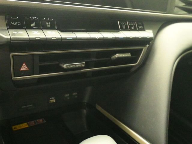 Used 2025 Toyota Camry XSE w/ Premium Plus Package image 17