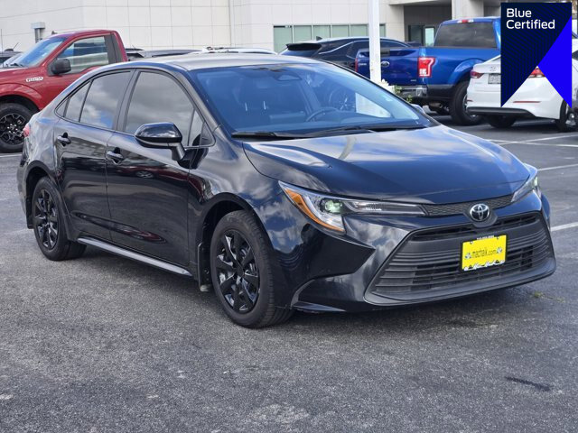 Used 2025 Toyota Corolla LE image 1