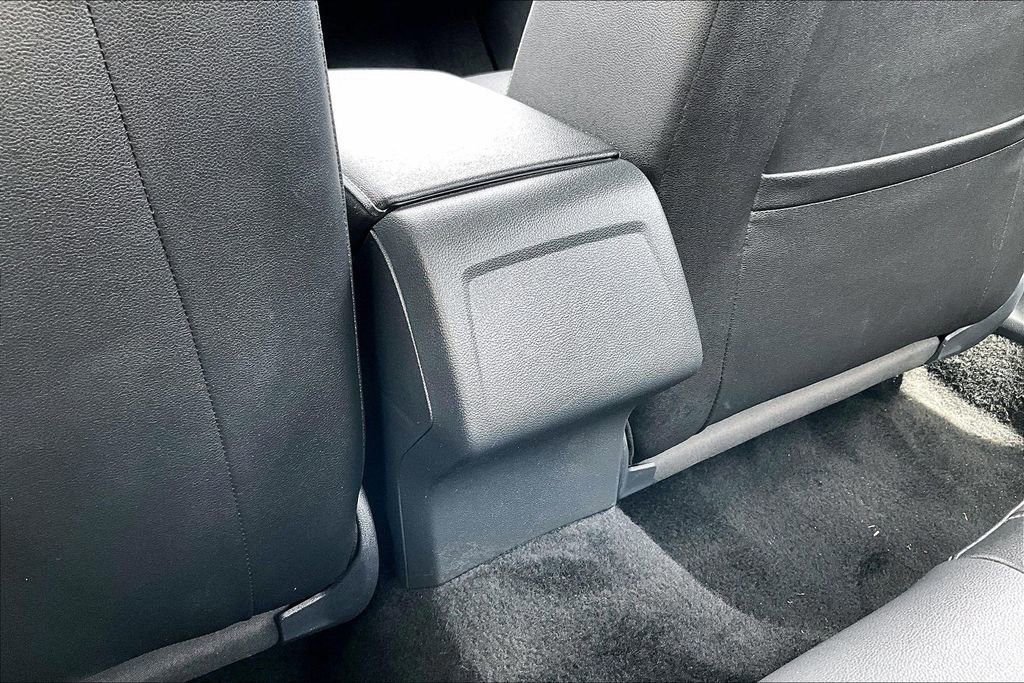 Used 2024 Volkswagen Jetta SE FWD image 33