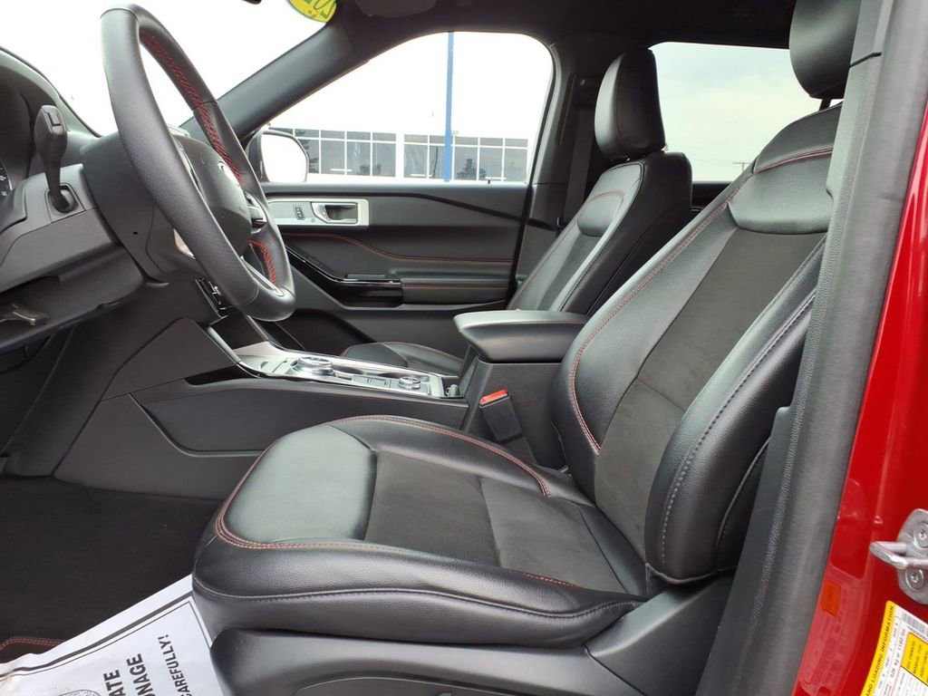 Certified 2024 Ford Explorer ST-Line w/ Class IV Trailer Tow Package image 16