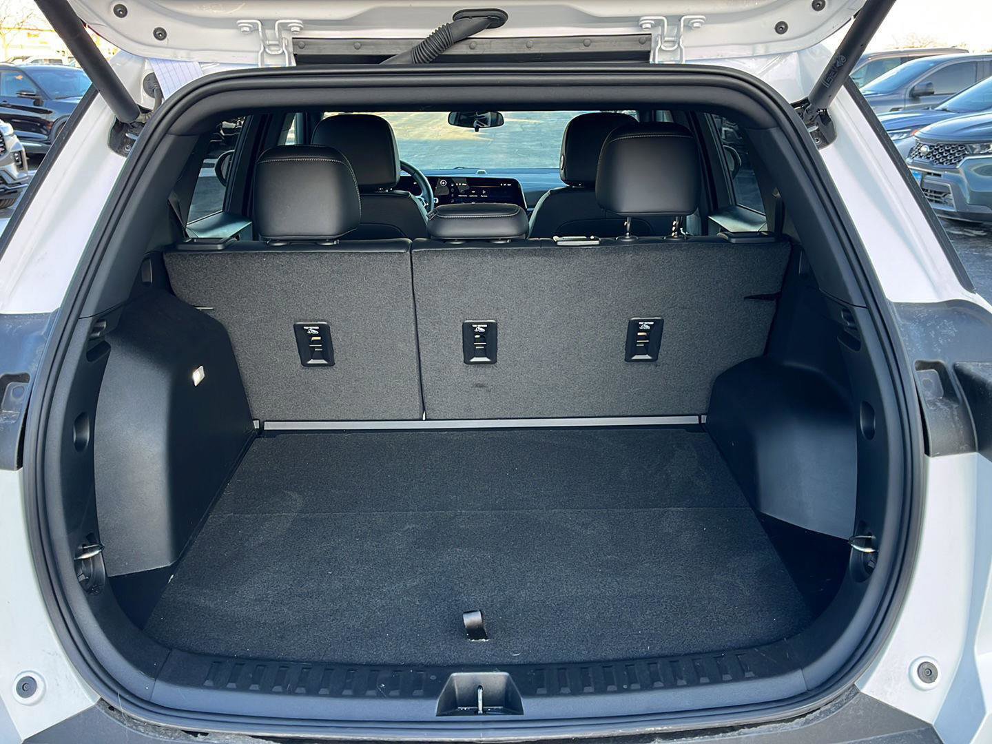 Used 2025 Chevrolet Equinox LT w/ Convenience Package II image 9