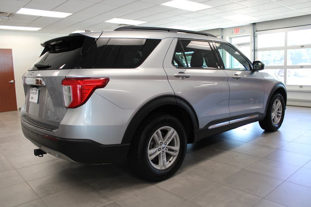 Certified 2024 Ford Explorer XLT w/ Equipment Group 202A AWD/4WD image 4